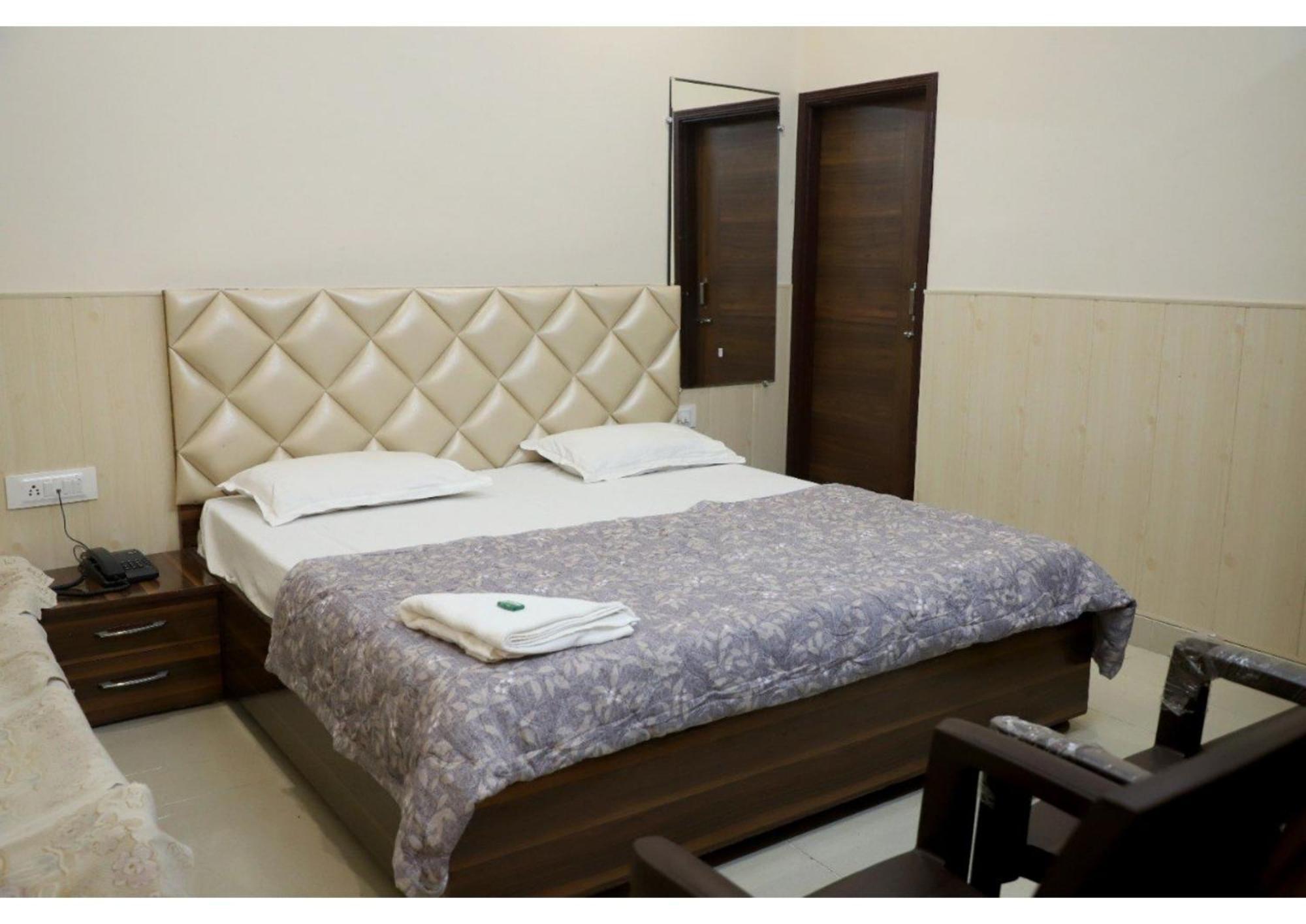 Rk Lodge Amritsar Exteriér fotografie